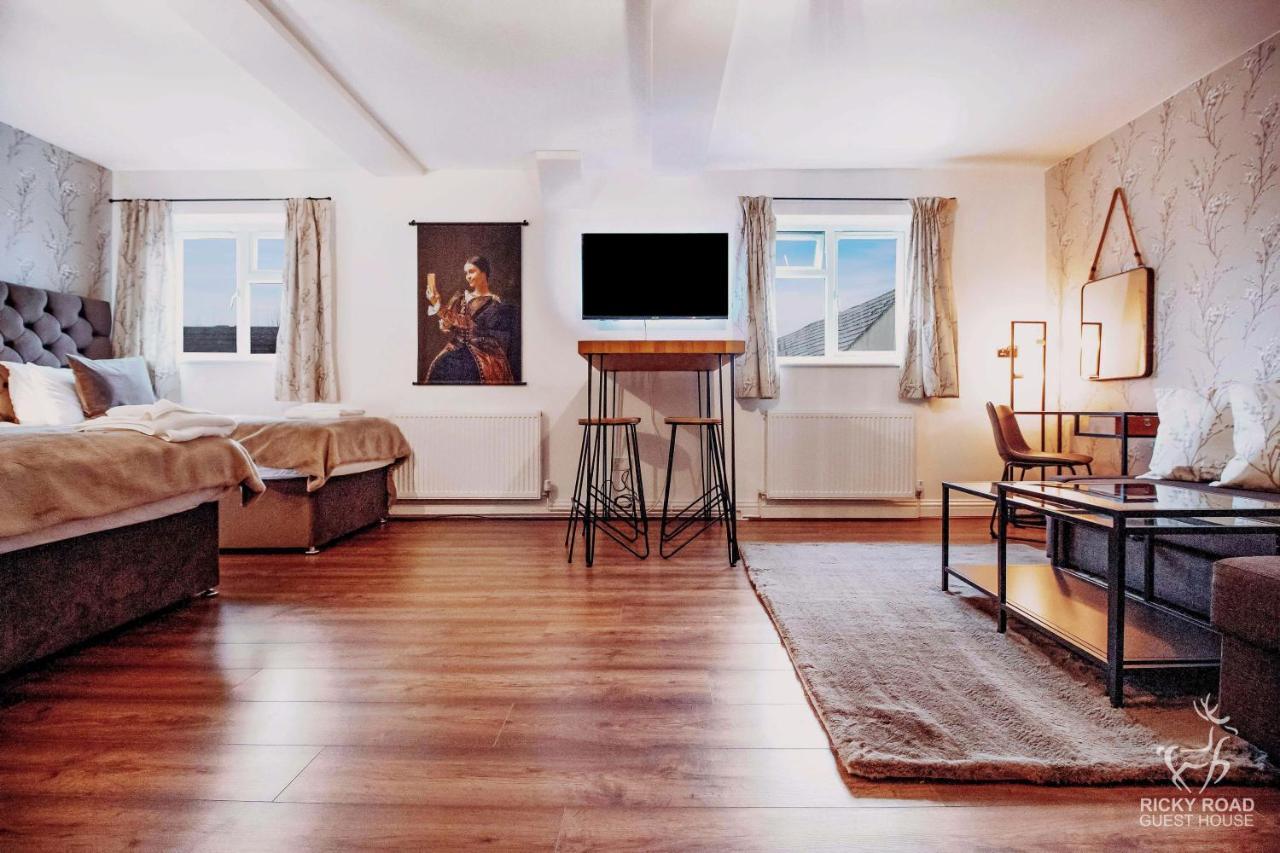 Ricky Road Guest House - Premium วัตฟอร์ด ภายนอก รูปภาพ