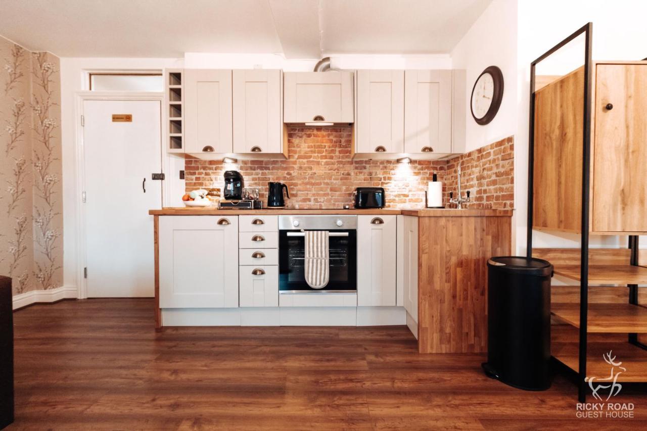 Ricky Road Guest House - Premium วัตฟอร์ด ภายนอก รูปภาพ