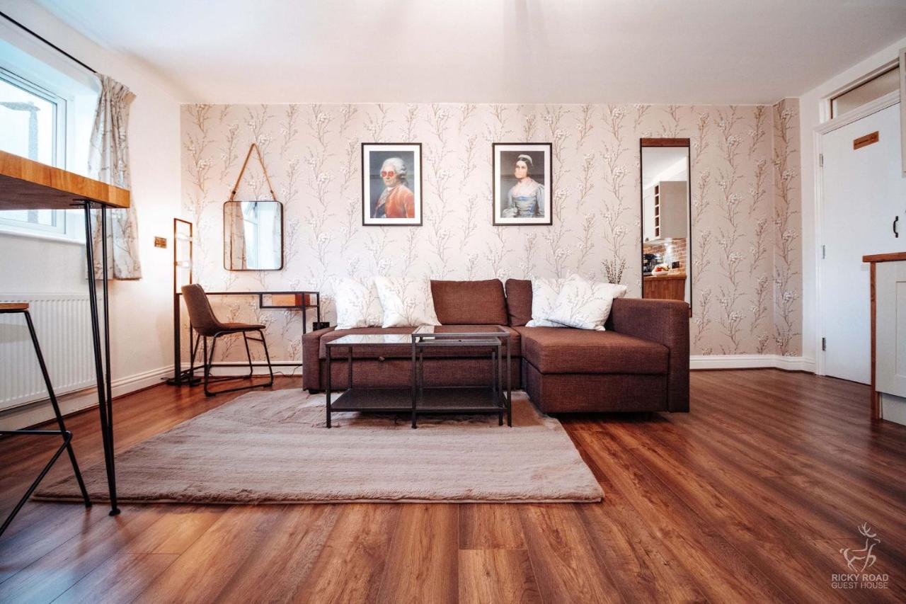 Ricky Road Guest House - Premium วัตฟอร์ด ภายนอก รูปภาพ