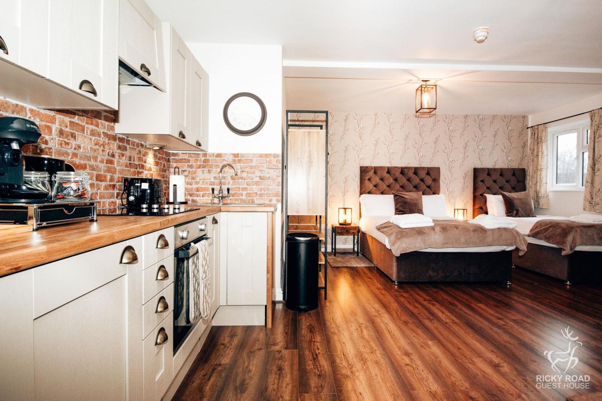 Ricky Road Guest House - Premium วัตฟอร์ด ภายนอก รูปภาพ