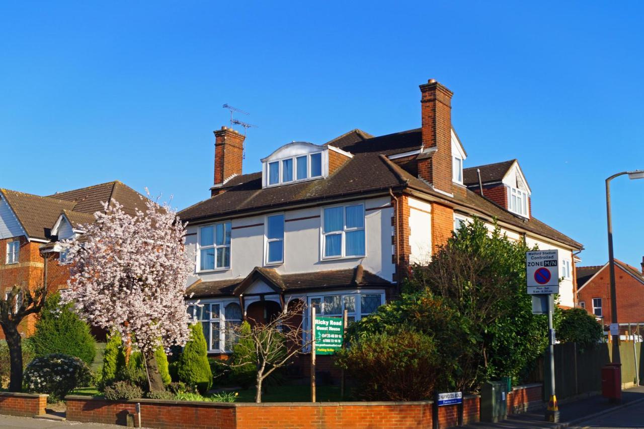 Ricky Road Guest House - Premium วัตฟอร์ด ภายนอก รูปภาพ
