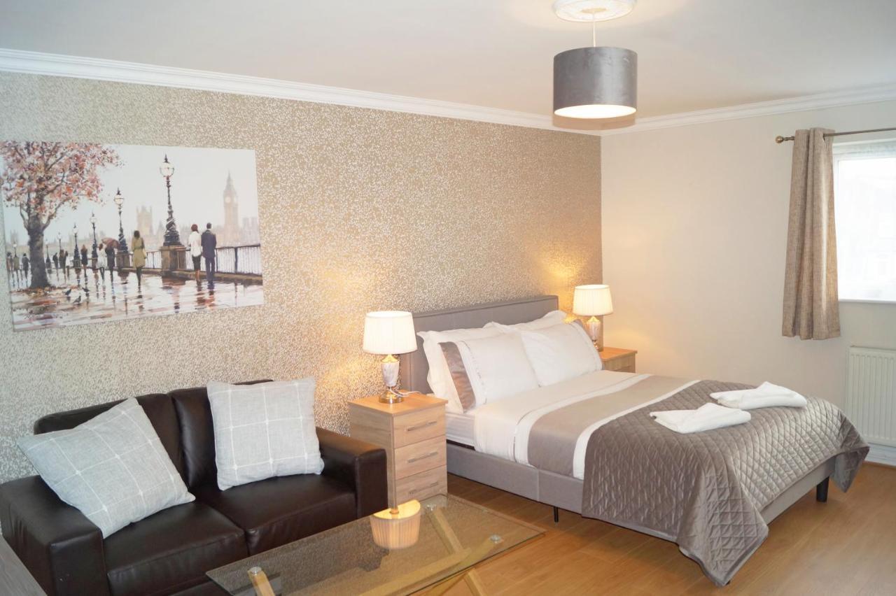 Ricky Road Guest House - Premium วัตฟอร์ด ภายนอก รูปภาพ