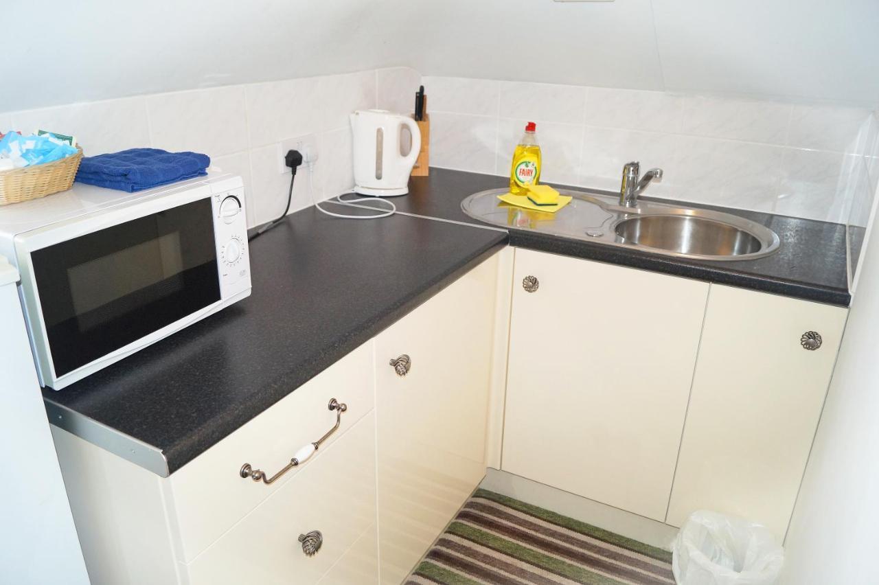 Ricky Road Guest House - Premium วัตฟอร์ด ภายนอก รูปภาพ